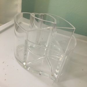 💗 Heart shaped makeup brush holder/organizer.